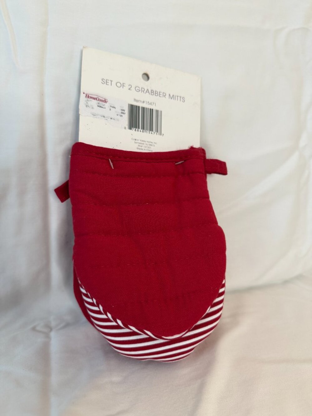 Celebrate Kitchen Red & White Striped Oven Mitts Set of 2 NWT - Picture 2 of 3